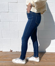 Load image into Gallery viewer, HR Dark Wash Ankle Skinny
