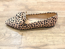 Load image into Gallery viewer, Cheetah Flat
