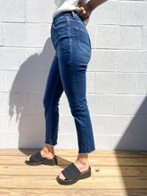 Load image into Gallery viewer, Dark Stretch Slim Straight
