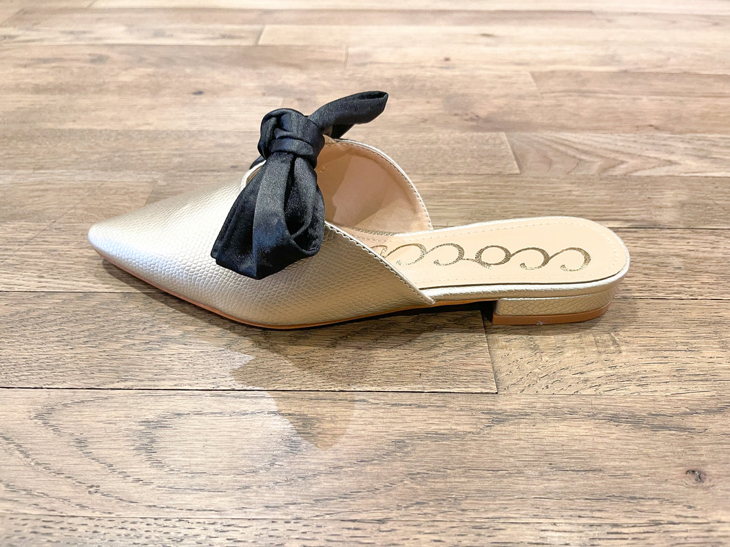 Bow Pointed Toe Flat