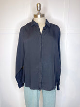 Load image into Gallery viewer, Dolman Button Down // 2 colors
