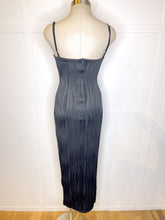 Load image into Gallery viewer, Midi High Neck Wave Dress
