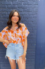 Load image into Gallery viewer, Floral High Low Button Down Top
