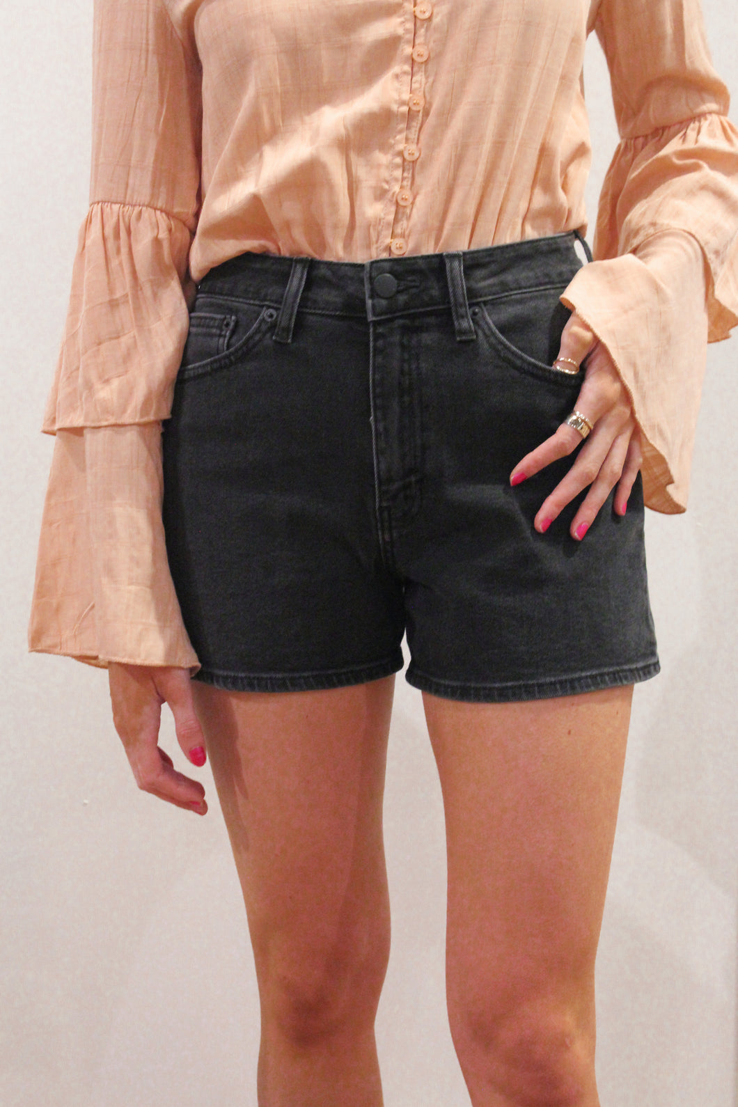 High Rise Black Mom Short