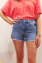 Load image into Gallery viewer, HR Medium Wash Fray Short
